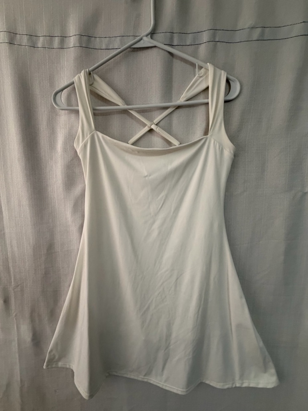 Qinsen women’s Size M White Fit & Flare Mini Dress Built-In Shorts NWT(A552)